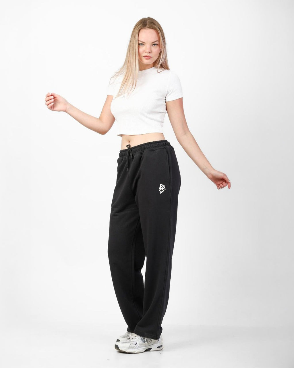 BAGGY PANTS.
